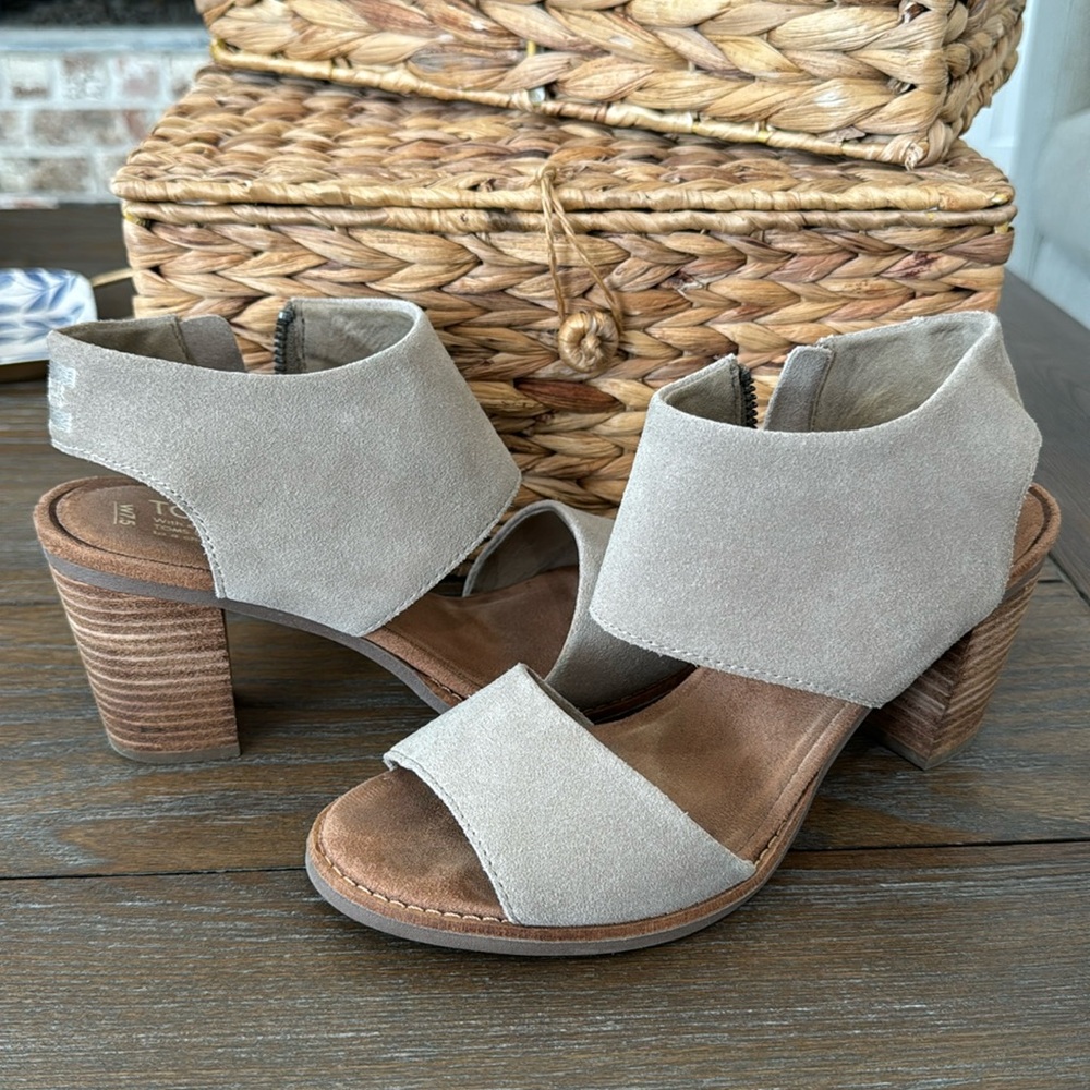 Toms Majorca Cutout Sandal with heel. Very comfortable Size 7.5